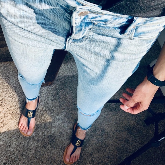 BULLHEAD Denim Light Washed Light Blue Skinny Distressed Jeans Raw Hem Size 26 - Picture 4 of 13